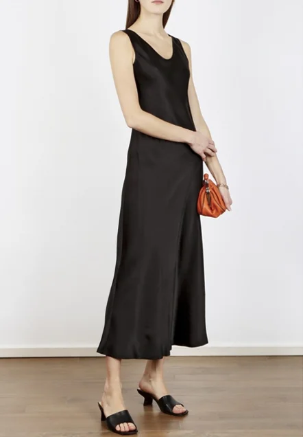 чёрное атсасное платье Макс Мара