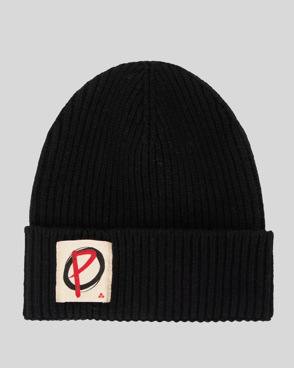 Чёрная шапка с логотипом PEUTEREY