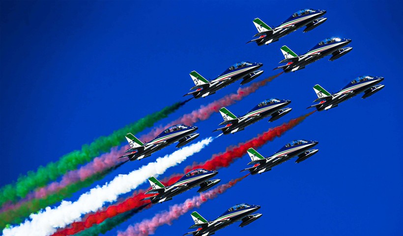 Aeronautica Militare: Что это значит Frecce Tricolori?